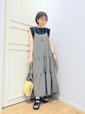 「SHOO・LA・RUE（シューラルー）の【UVカット/接触冷感】とろみタックノースリーブトップス（Tシャツ/カットソー、ブラック系）」を使った、miomioさん（レディース・157cm）の夏コーディネート