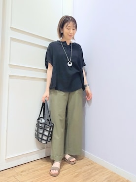 「SHOO・LA・RUE（シューラルー）の【体型カバー】バルーン風ゆるシャツブラウス（シャツ/ブラウス、ブラック系）」を使った、miomioさん（レディース・157cm）の夏コーディネート