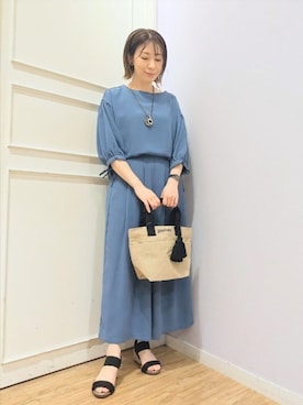 「SHOO・LA・RUE（シューラルー）の【セットアップ可/S-LL/洗濯機可】体型カバーも叶う 麻調シャーリングブラウス（シャツ/ブラウス、ブルー系）」を使った、miomioさん（レディース・157cm）の春コーディネート