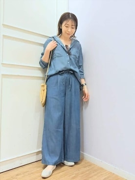 「SHOO・LA・RUE（シューラルー）の【UV/体型カバー/S-LL/綿100%】優しく透ける 柔らかシアーデニムシャツ（シャツ/ブラウス、ブルー系）」を使った、miomioさん（レディース・157cm）の春コーディネート