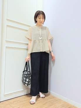 「SHOO・LA・RUE（シューラルー）の【体型カバー/洗濯機可】二の腕とお腹周りが隠せる シアーペプラムブラウス（シャツ/ブラウス、ベージュ系）」を使った、miomioさん（レディース・157cm）の夏コーディネート