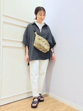 「SHOO・LA・RUE（シューラルー）の【洗濯後しわになりにくい/体型カバー】大人の抜け感 ポンチョ風ゆったりカラーシャツ（シャツ/ブラウス、グレー系）」を使った、miomioさん（レディース・157cm）の春コーディネート