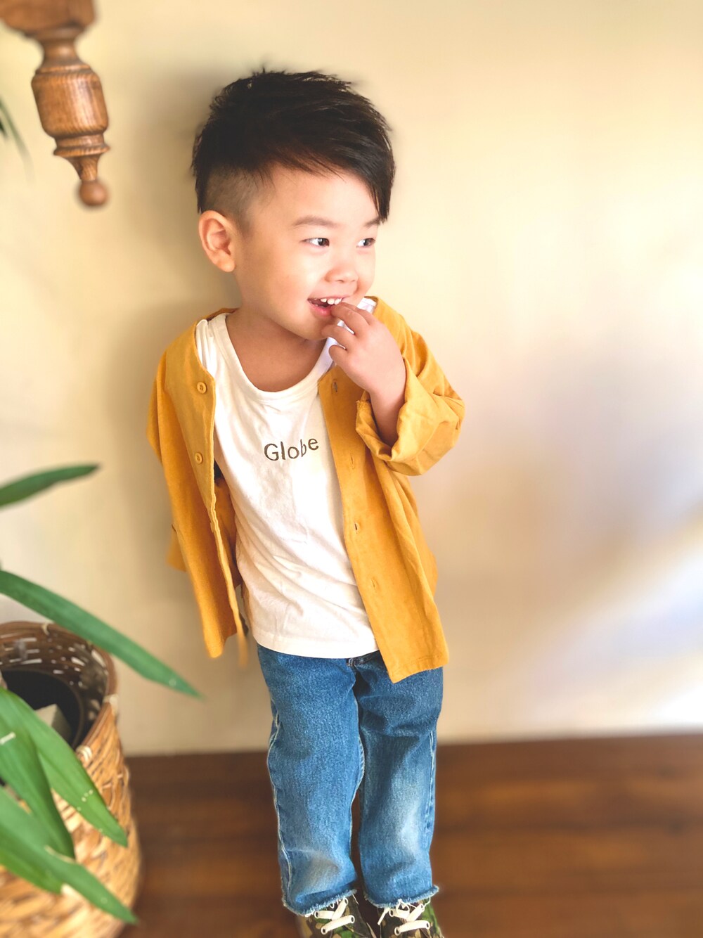 「秋服コーデ、キッズファッション、男の子コーデ、アメカジキッズ、休日コーデ、アメカジ、3歳男の子」｜「MARKEY'Sのアイテム（カーディガン/ボレロ、イエロー系）」を使った、ｋａｎａｔａさん（キッズ・100cm）の秋コーディネートの1枚目の写真