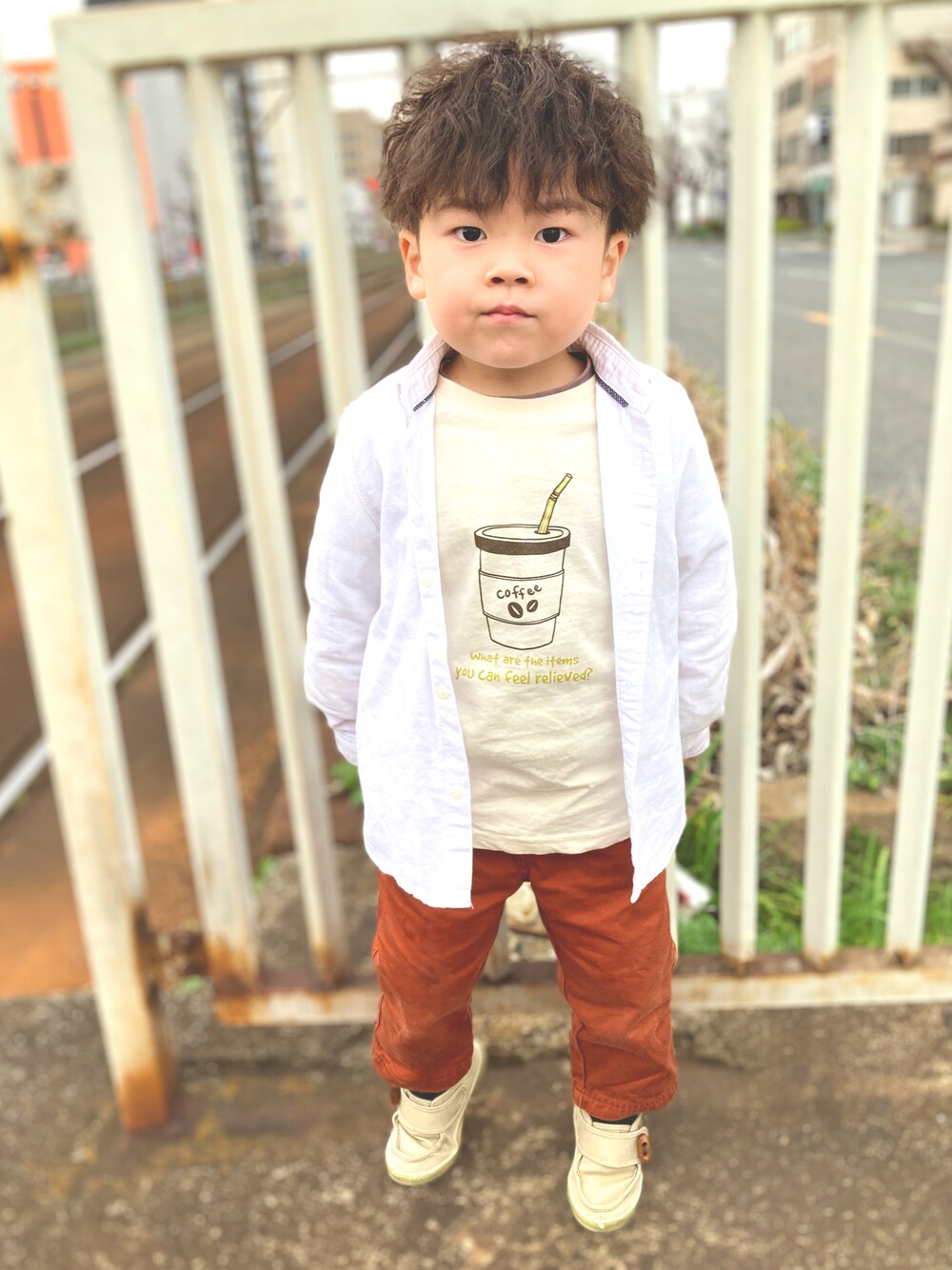 「カジュアル、キッズファッション、プチプラコーデ、しまむら、おとこのこーで、おさんぽスタイル」｜「ZARAのアイテム（シャツ/ブラウス、ホワイト系）」を使った、ｋａｎａｔａさん（キッズ・100cm）の春コーディネートの1枚目の写真