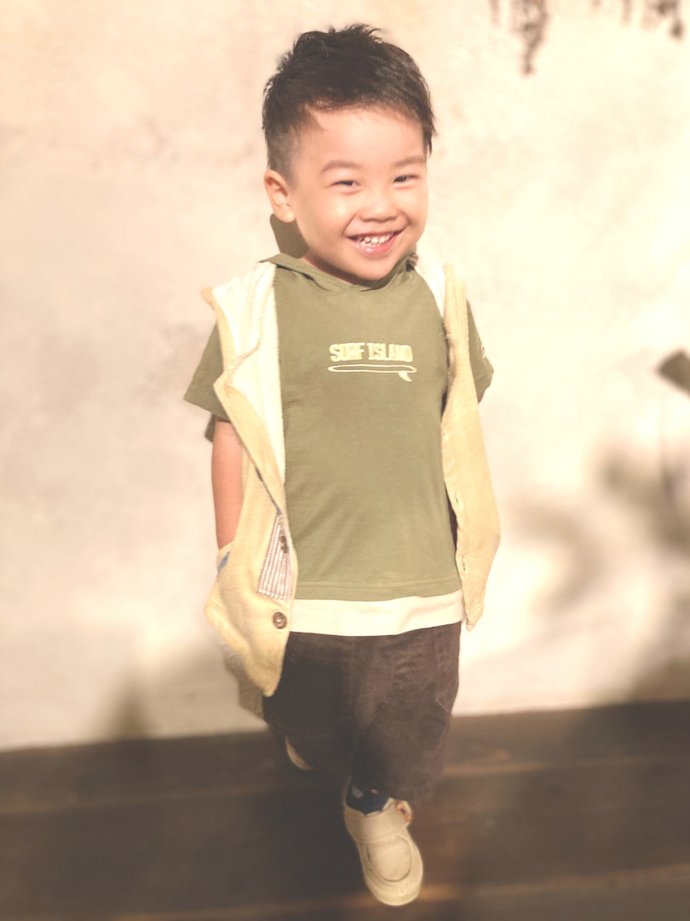 「kids、ハーフパンツ、ナチュラルスタイル、カジュアルコーデ、男の子コーデ、ベストコーデ、3歳男の子」｜「しまむらのアイテム（Tシャツ/カットソー、グリーン系）」を使った、ｋａｎａｔａさん（キッズ・100cm）の秋コーディネートの1枚目の写真