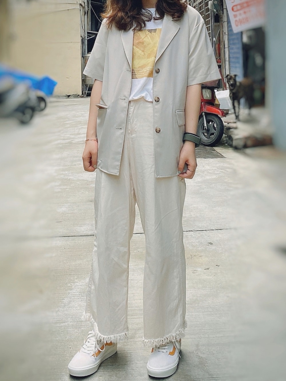 「ootd、コーディネート、outfit」｜「LOWRYS FARMのリネンライクジャケットＳＳ　933163（テーラードジャケット、ホワイト系）」を使った、ずずさん（レディース・160cm）の秋コーディネートの1枚目の写真
