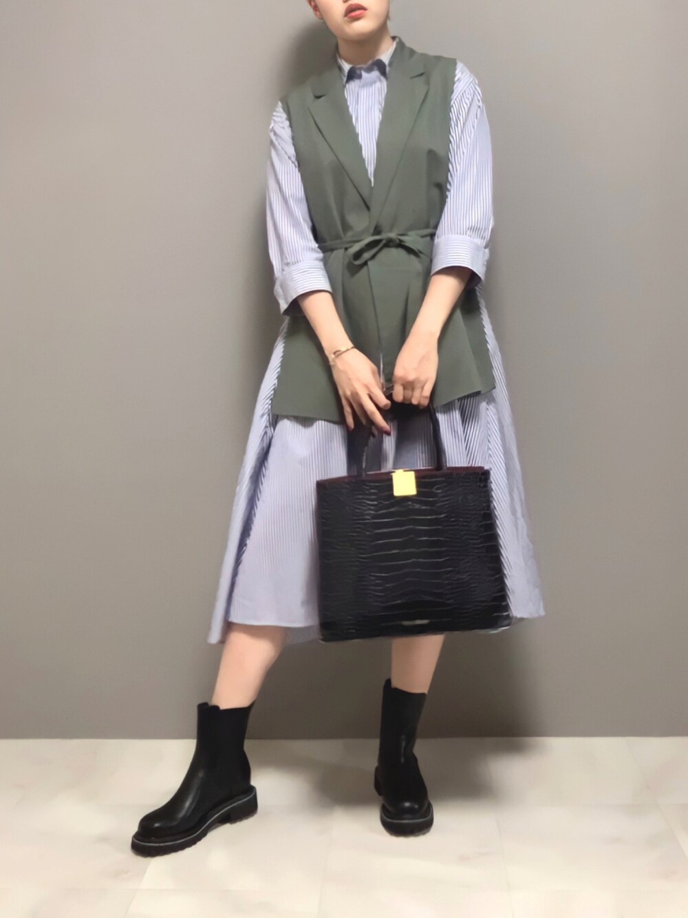 「ブーツ、UNIQLO、秋のコーデ、ストライプ、シャツワンピース、ZARA、モード、ジレ、きれいめカジュアル、デートスタイル（WOMEN）、オリエンタルトラフィック、出勤コーデ、オトナカジュアル、５分袖、秋服準備はじめました」｜「ZARAのアイテム（セットアップ、グリーン系）」を使った、𝐲𝐮_𝐦𝐢𝐧さん（レディース・162cm）の秋コーディネートの1枚目の写真