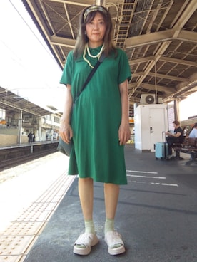 「アイテム（シャツワンピース、グリーン系）」を使った、🤕さん（レディース・164cm）の夏コーディネート
