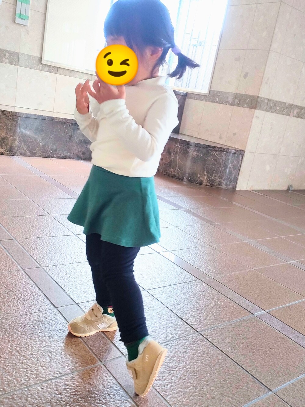 「秋コーデ、キッズファッション、2歳、プチプラ、スカッツ、西松屋、女の子、ロンT」｜「西松屋のアイテム（Tシャツ/カットソー、ホワイト系）」を使った、にゃにゃ@２歳さん（キッズ・90cm）の秋コーディネートの1枚目の写真