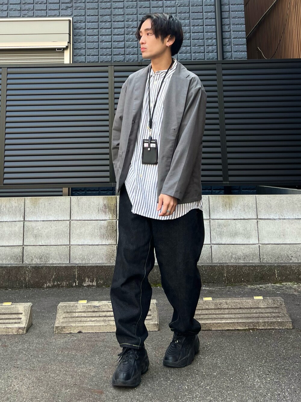 「プチプラ、休日スタイル、モノトーン、春コーデ、いまどきジャケット写真、きれいめカジュアル、韓国ファッション、シャツスタイル、レイヤードスタイル、シンプルコーデ、低身長コーデ、デニム、shein」｜「LAKOLEの【2点SET】TRジャケット×パンツセットアップ / 353972（セットアップ、グレー系）」を使った、かわぐちのりひささん（メンズ・168cm）の春コーディネートの1枚目の写真
