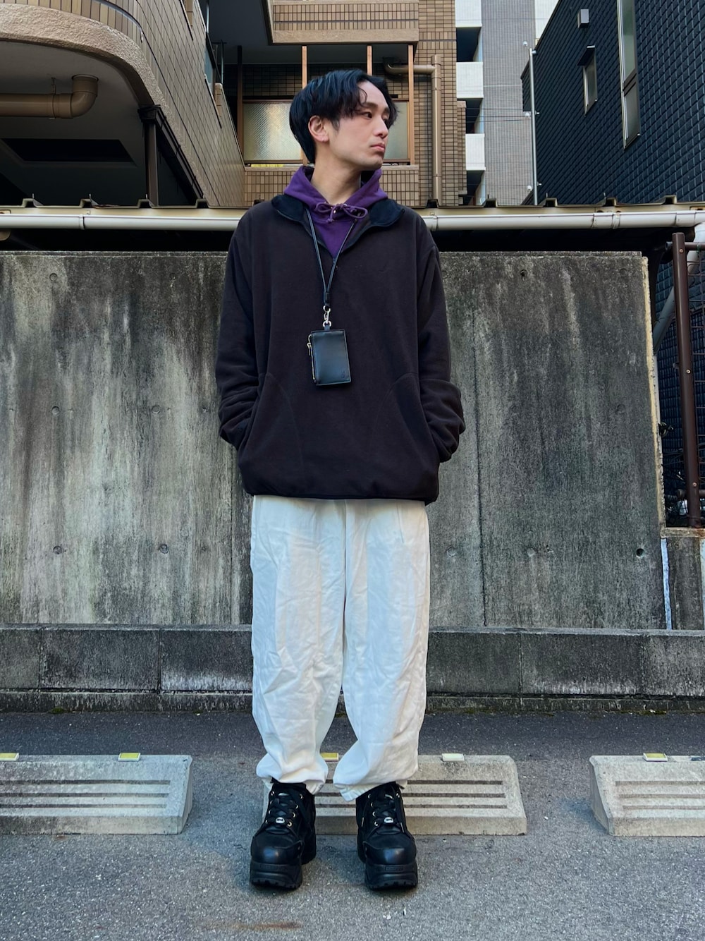 「レイヤードスタイル、シンプルコーデ、プチプラ、ビッグシルエット、休日スタイル、スニーカー、ミニバッグ、ストリート、厚底シューズ、古着MIX、低身長コーデ、デート服、ハーフジップ、パープル、nautica」｜「GUのアイテム（その他パンツ、ホワイト系）」を使った、かわぐちのりひささん（メンズ・168cm）の春コーディネートの1枚目の写真