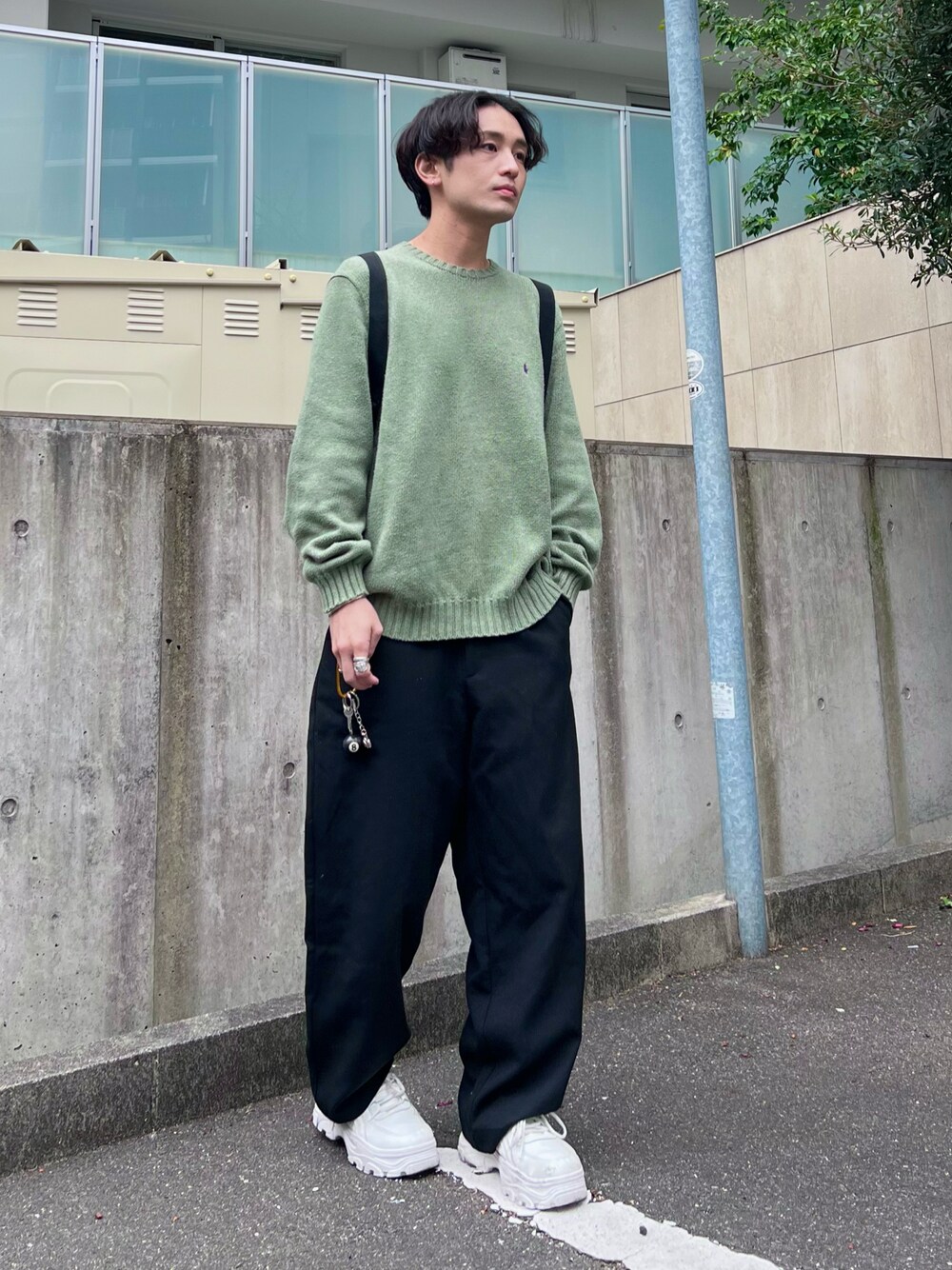 「Polo Ralph Lauren、ニット、ワイドパンツ、厚底シューズ、ビッグシルエット、グリーンコーデ、白スニーカー、低身長コーデ、プチプラ、スラックス、休日スタイル、春コーデ、きれいめカジュアル、韓国ファッション、古着MIX」｜「POLO RALPH LAURENのアイテム（ニット/セーター、グリーン系）」を使った、かわぐちのりひささん（メンズ・168cm）の冬コーディネートの1枚目の写真