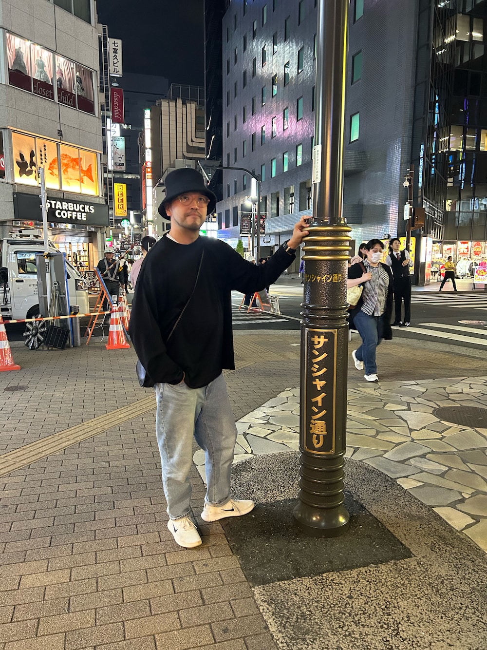 「NIKEのアイテム（スニーカー、ホワイト系）」を使った、yoheiさん（メンズ・172cm）の秋コーディネートの1枚目の写真