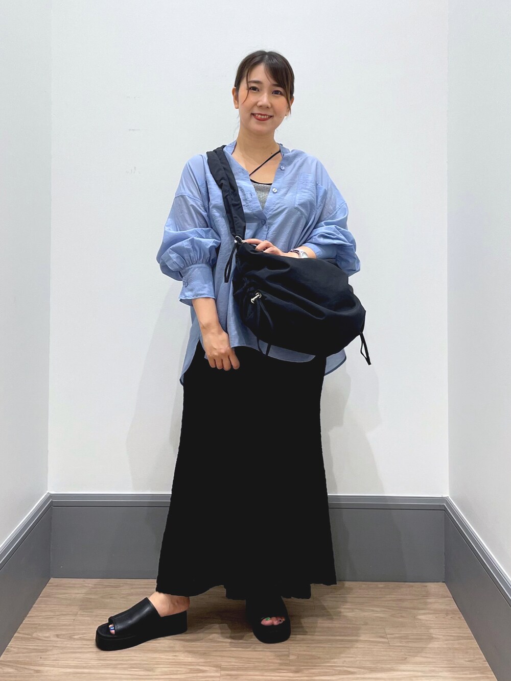 「LOWRYS FARM、夏コーデ、カジュアルコーデ、オトナカジュアル、きれいめカジュアル、低身長女子、オトナカワイイ、お洒落さんとつながりたい、さわやか、骨格ストレート、シャツスタイル」｜「LOWRYS FARMのスタイルUPカップアシメＳＴ　177888（タンクトップ、その他）」を使った、よこさんさん（レディース・153cm）の夏コーディネートの1枚目の写真
