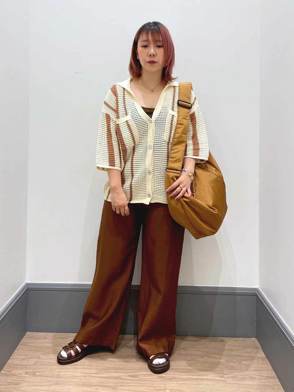 「オトナカワイイ、シンプルスタイル、春、おしゃれさんと繋がりたい、153cm、カーディガン、メッシュトップス、お出かけコーデ」｜「LOWRYS FARMのＢＩＧショルダーＢＡＧ　185349（ショルダーバッグ、イエロー系）」を使った、よこさんさん（レディース・153cm）の春コーディネートの1枚目の写真