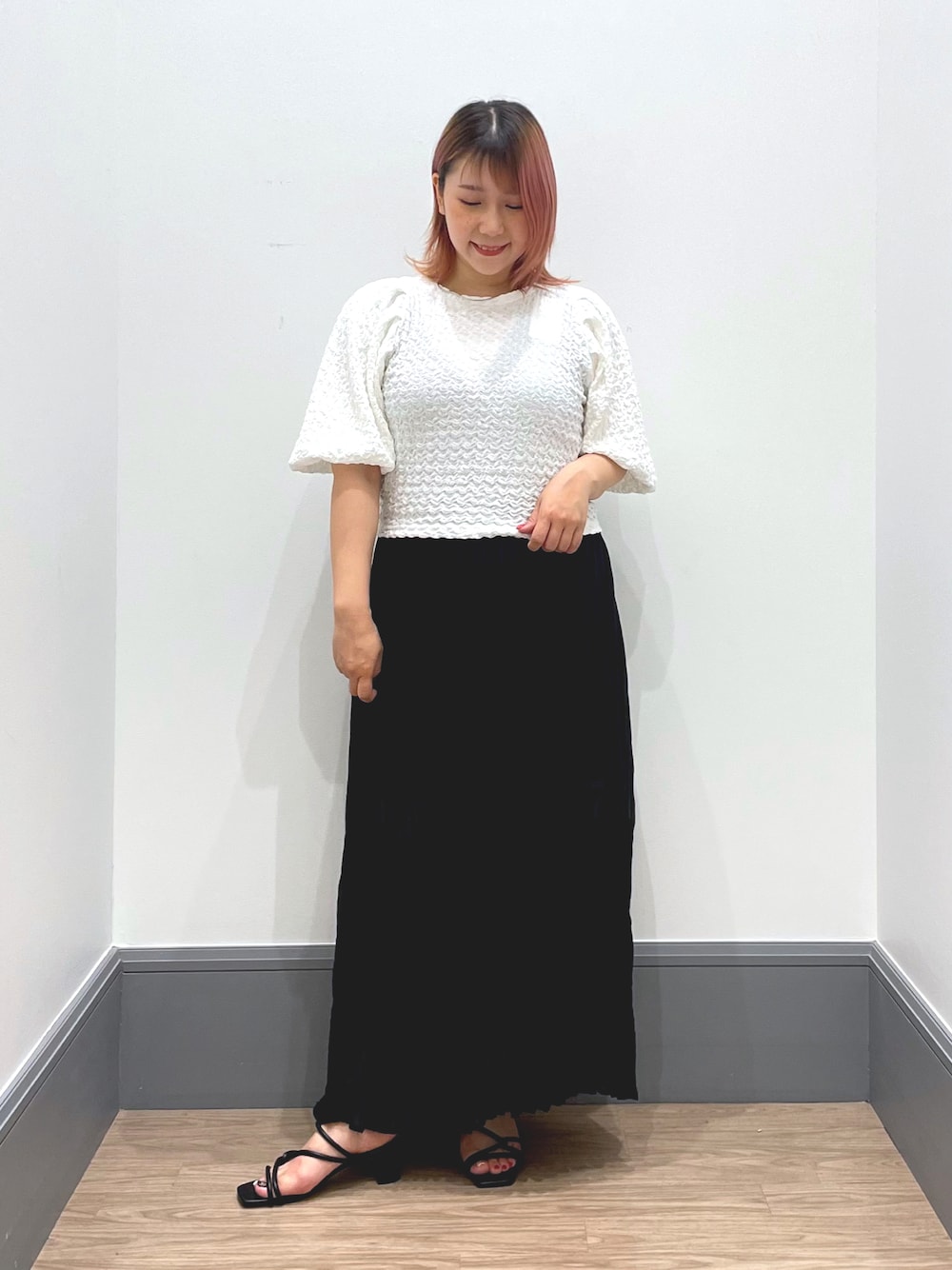 「オトナカジュアル、オトナ女子、お洒落さんとつながりたい、きれいめコーディネート、低身長、ワンピース、春コーデ、ぽっちゃり、LOWRYS FARM」｜「LOWRYS FARMのジャガードバックオープンＳＳ　197958（Tシャツ/カットソー、ホワイト系）」を使った、よこさんさん（レディース・153cm）の春コーディネートの1枚目の写真