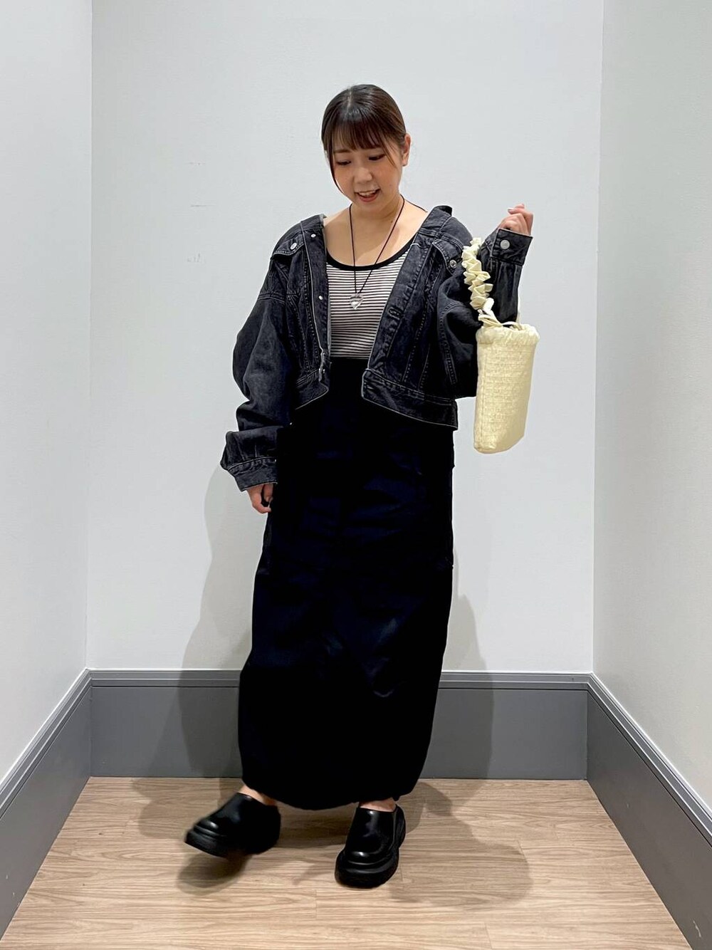 「着痩せ・細見え、体型カバー、低身長、カジュアル、差し色コーデ、LOWRYS FARM、ローリーズスタイル_LOWRYS FARM、ゆったり、スカート」｜「LOWRYS FARMのＵＳＡベーシックタンク　267044（タンクトップ、ブラック系）」を使った、よこさんさん（レディース・153cm）の夏コーディネートの1枚目の写真
