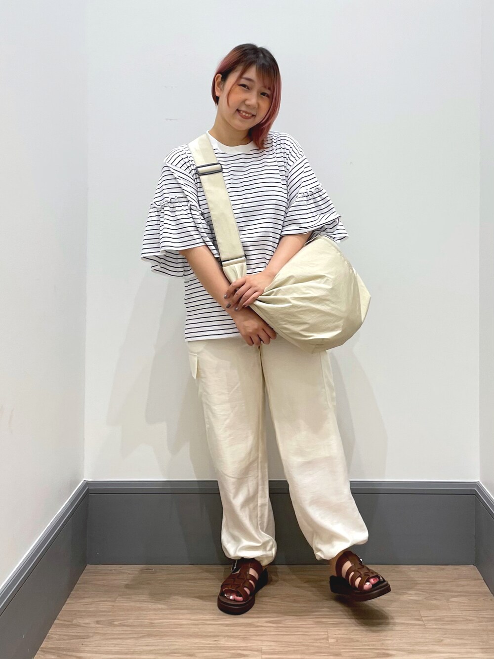 「サンダルコーデ、ゆるコーデ、いいね、save、フォローお願いします🤑、お洒落さんとつながりたい、カジュアルコーデ、カジュアル、ボーダー、ボーダートップス、LOWRYS FARM」｜「LOWRYS FARMのソデフリルＴシャツＳＳ　 907824（Tシャツ/カットソー、その他）」を使った、よこさんさん（レディース・153cm）の春コーディネートの1枚目の写真