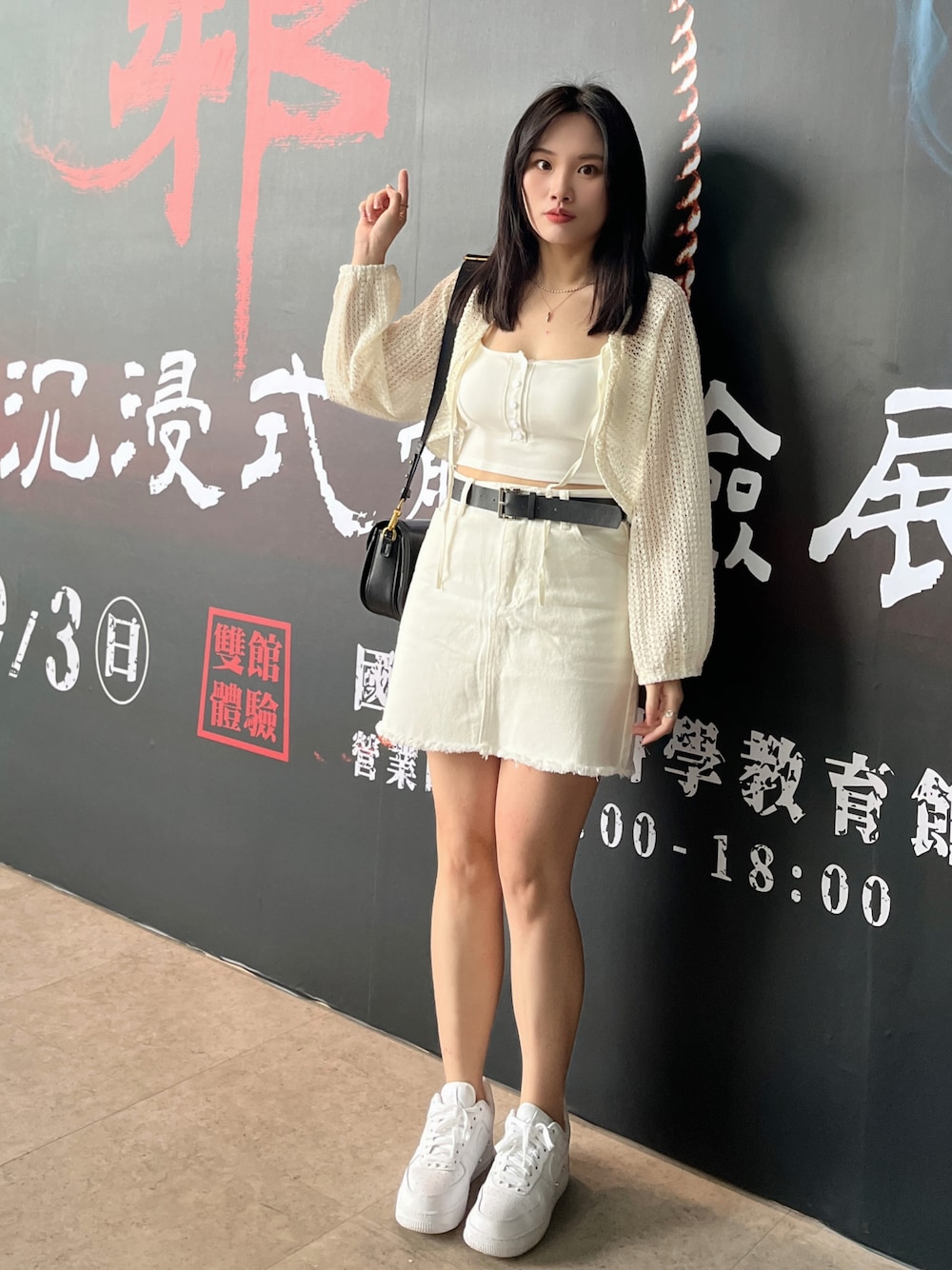 「AIR SPACEのアイテム（デニムスカート、ホワイト系）」を使った、箖恩さん（レディース・161cm）の夏コーディネートの1枚目の写真