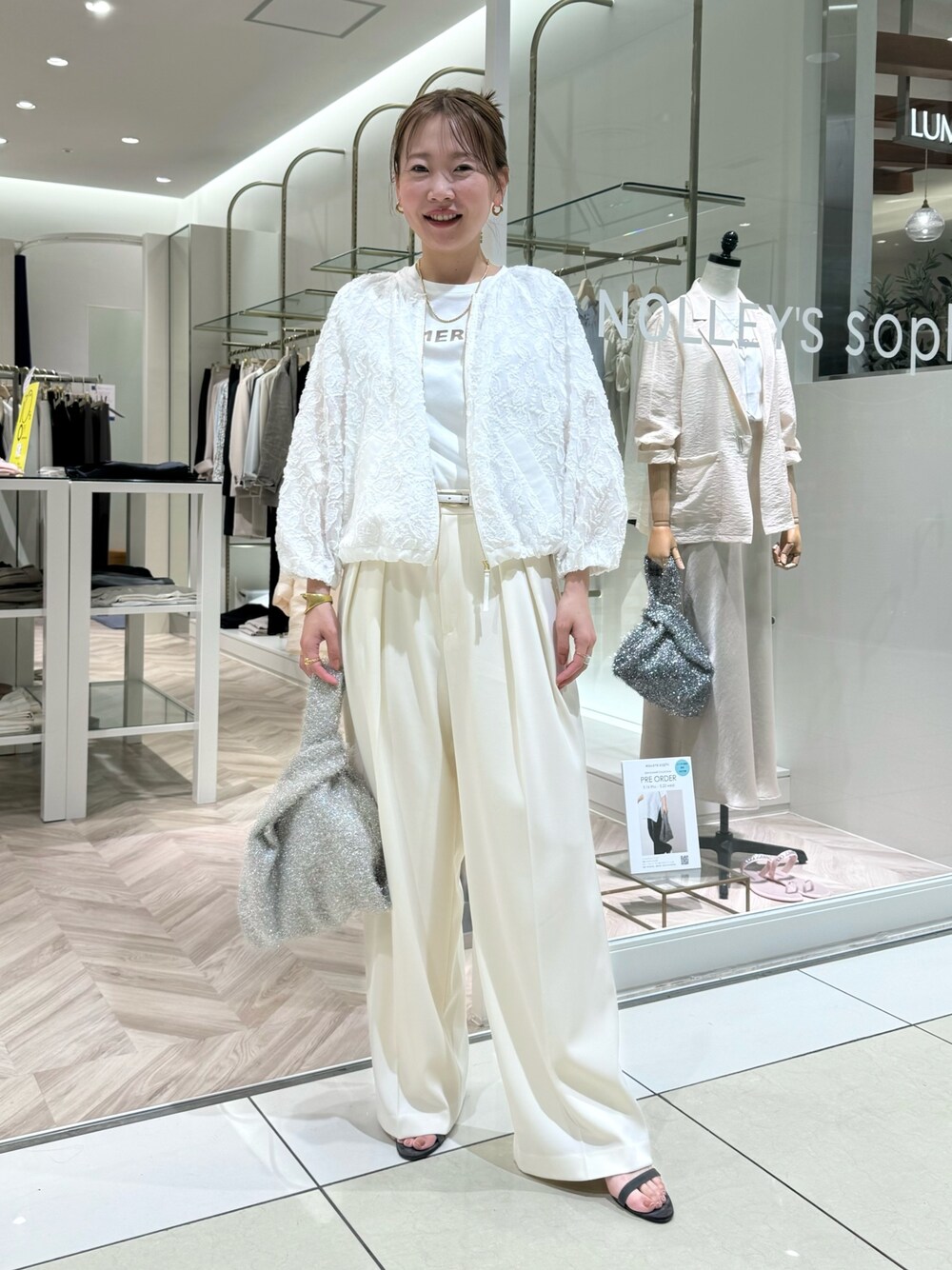 シアーカットジャガードブルゾンを使った人気ファッション