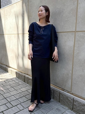「ROPE'（ロペ）のリンクルサテンマーメイドスカート（スカート、ブラック系）」を使った、YUIさん（レディース・161cm）の春コーディネート