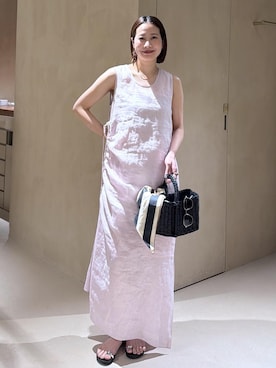 「SALON adam et rope'（サロン アダム エ ロペ）のリネンドロストノースリーブワンピース / GENTLE LINEN（ワンピース、ピンク系）」を使った、YUIさん（レディース・161cm）の春コーディネート