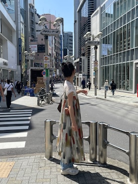 「アイテム（その他トップス、オレンジ系）」を使った、Gogo.さん（レディース・165cm）の春コーディネート