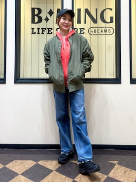 「アイテム（MA-1、グリーン系）」を使った、B:MING by BEAMS MENさん（レディース・161cm）の春コーディネート