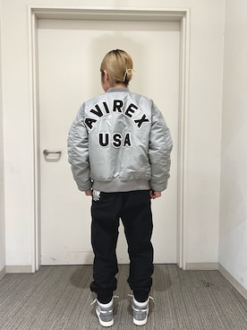 「アイテム（MA-1、シルバー系）」を使った、Акаяiさん（レディース・155cm）の冬コーディネート