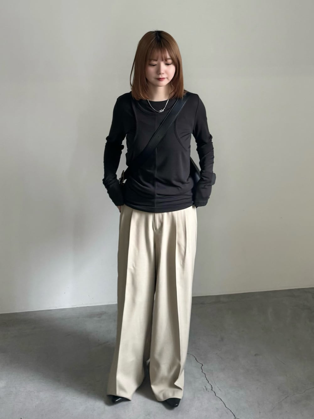 「ロンT、シアートップス、シンプルスタイル、楽チンコーデ、ゆるコーデ、レイヤード、低身長コーデ、骨格ストレート、パンツスタイル、パンツコーデ、低身長、低身長女子」｜「select MOCA by sonのシアーレイヤードカットソー（Tシャツ/カットソー、ブラック系）」を使った、ruriさん（レディース・148cm）の春コーディネートの1枚目の写真