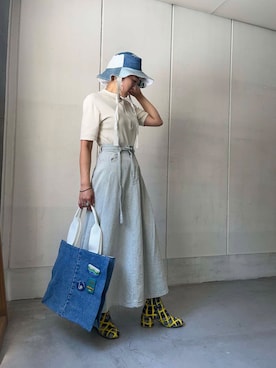 「サステナブル」｜「アイテム（トートバッグ）」を使った、Azuna Yamatsuさん（レディース・157cm）の秋コーディネート