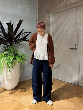 「アイテム（スニーカー）」を使った、Azuna Yamatsuさん（レディース・158cm）の秋コーディネート