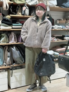 「アイテム（バックパック/リュック）」を使った、ブルーブルーエさん（レディース・162cm）の秋コーディネート