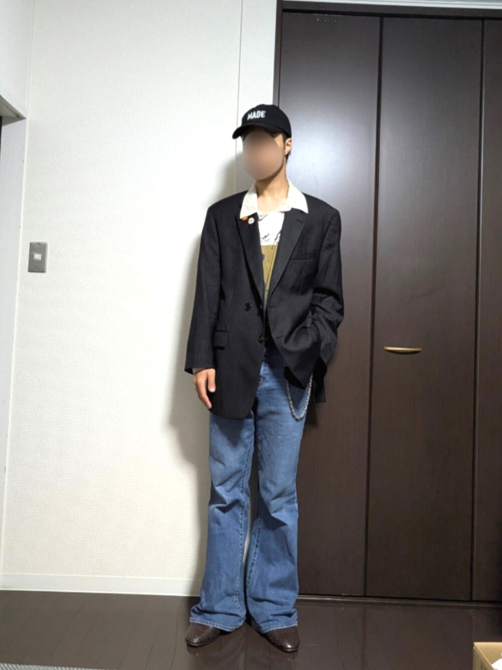 POLO RALPH LAURENのテーラードジャケットを使った「デニムパンツ」の
