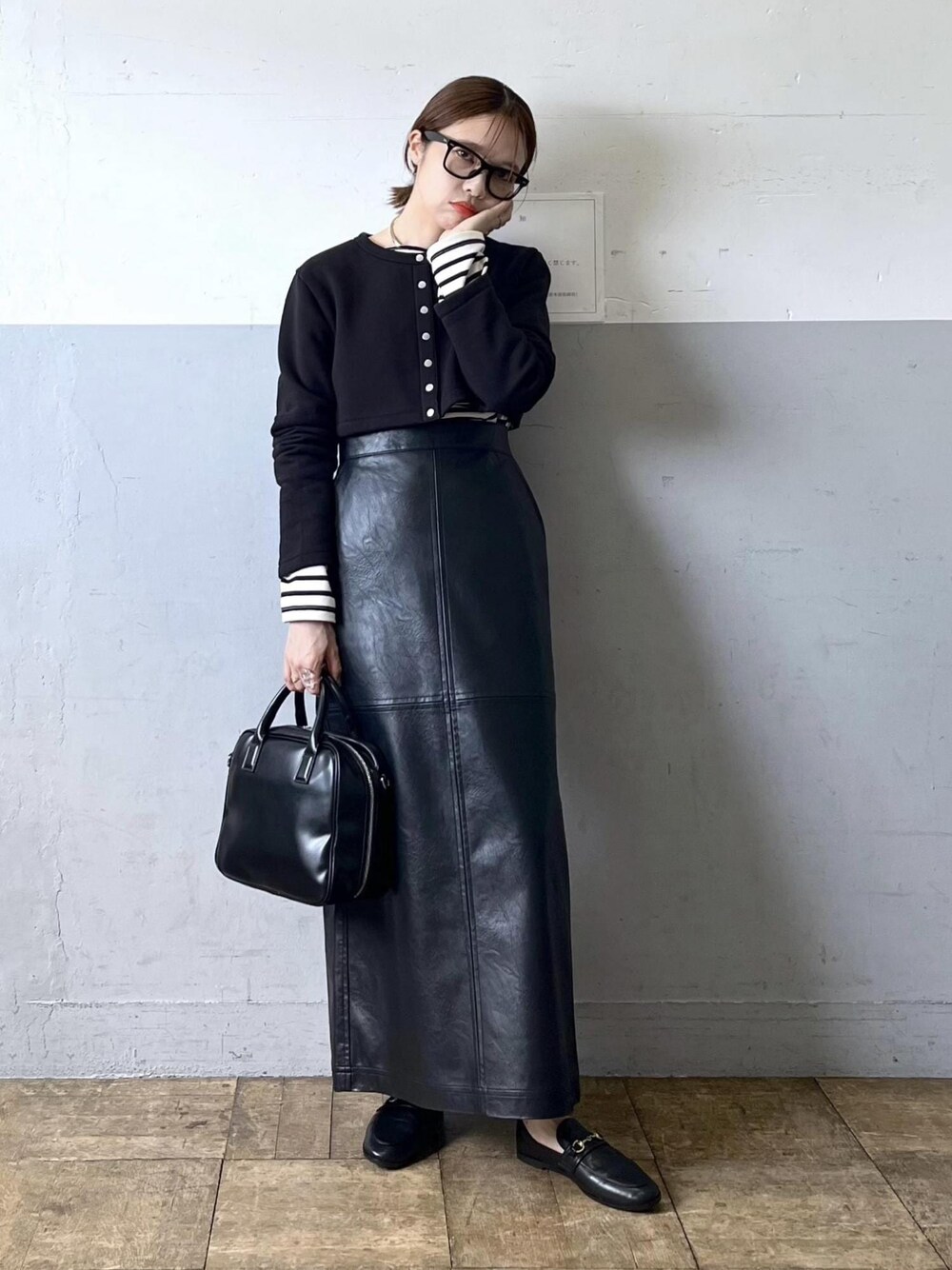「agnes b.、アニエスベー、saint james、セント ジェームス、ローファー、タイトスカート、別注、クロップド、ボストンバッグ、ADAM ET ROPÉ、FEMME、骨格ナチュラル、イエベ、カジュアル、大人カジュアル」｜「ADAM ET ROPE'の【サステナブル】ソフトビットローファー（ローファー、ブラック系）」を使った、tampoさん（レディース・158cm）の秋コーディネートの1枚目の写真