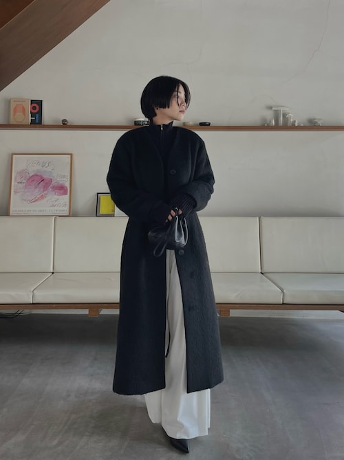 RIM.ARK yoshinosasakiさんのノーカラーコートを使ったコーディネート  