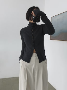 「肌見せ」｜「アイテム（スラックス）」を使った、yoshinosasakiさん（レディース・165cm）の冬コーディネート