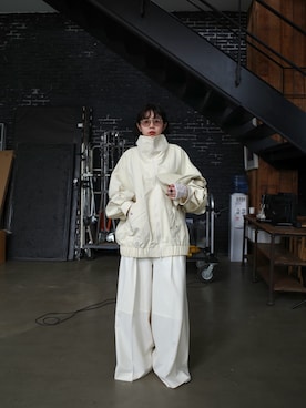 「RIM.ARK（リムアーク）のW-zip stand collar JK ダブル ジップ スタンド カラー ジャケット（ナイロンジャケット、ホワイト系）」を使った、yoshinosasakiさん（レディース・165cm）の春コーディネート