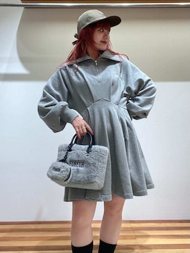 「アイテム（チャーム）」を使った、FURFURさん（レディース・154cm）の秋コーディネート