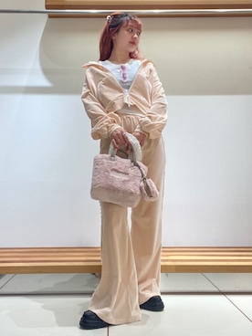 「アイテム（スマホグッズ）」を使った、FURFURさん（レディース・154cm）の秋コーディネート