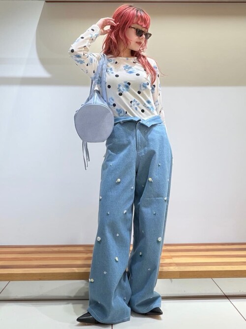 刺繍とビーズ装飾のデニムパンツ 19号 刺繍とビーズ装飾のデニムパンツ
