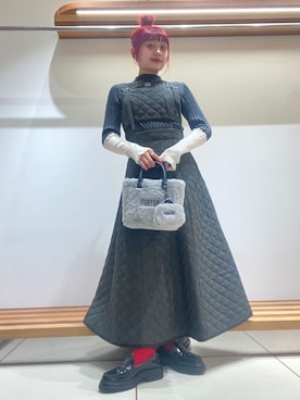 「アイテム（チャーム）」を使った、FURFURさん（レディース・154cm）の秋コーディネート