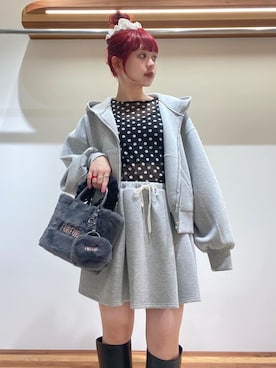 「アイテム（チャーム）」を使った、FURFURさん（レディース・154cm）の秋コーディネート