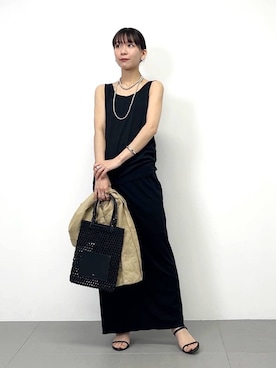 「アイテム（バングル/リストバンド）」を使った、AMIさん（レディース・159cm）の春コーディネート