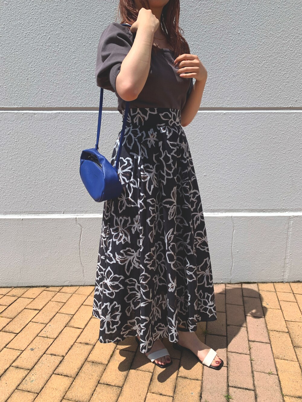 「テチチ(Te chichi)、フレアスカート、花柄スカート」｜「Te chichiの2WAYミニバッグ（ハンドバッグ、ブルー系）」を使った、nonpiyo11さん（レディース・156cm）の春コーディネートの1枚目の写真