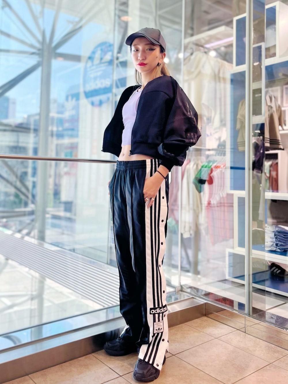 SN(アディダス オリジナルスショップ 札幌ステラプレイス)｜adidasの