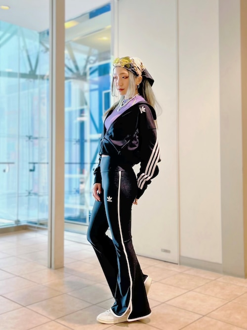 adidas（アディダス）の「Always Original フレアレギンス