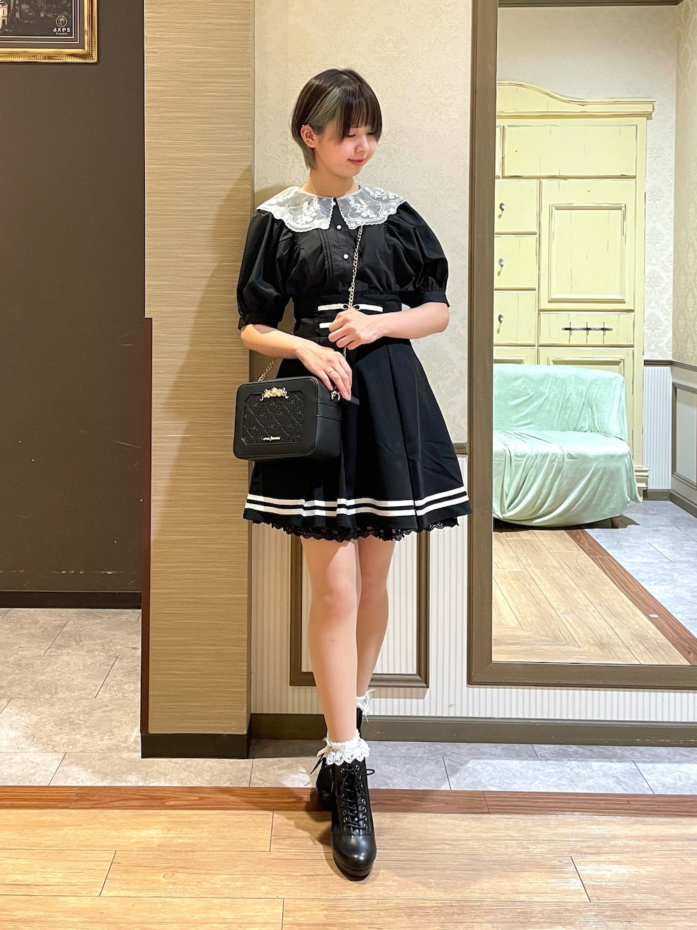 「axes femme、夏コーデ、お出かけコーデ、デート、フレンチガーリー、ブラック」｜「axes femmeの吸水速乾フラワーレースタンク（タンクトップ、ホワイト系）」を使った、白あんさん（レディース・161cm）の夏コーディネートの1枚目の写真