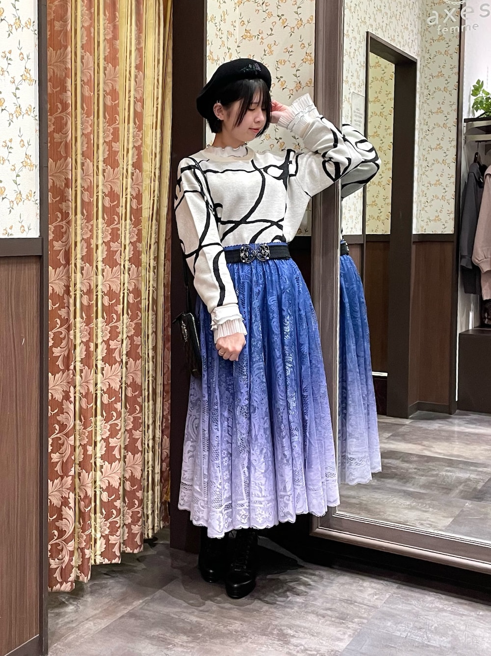 「axes femme、おでかけコーデ、着回しコーデ、春服、ニット/セーター、大人かわいい、帽子、オトナカワイイ、カラーコーデ、初春コーデ、ブルべ夏」｜「axes femmeのプリーツチュールメロープルオーバー（Tシャツ/カットソー、ホワイト系）」を使った、白あんさん（骨格ウェーブ・レディース・161cm）の冬コーディネートの1枚目の写真