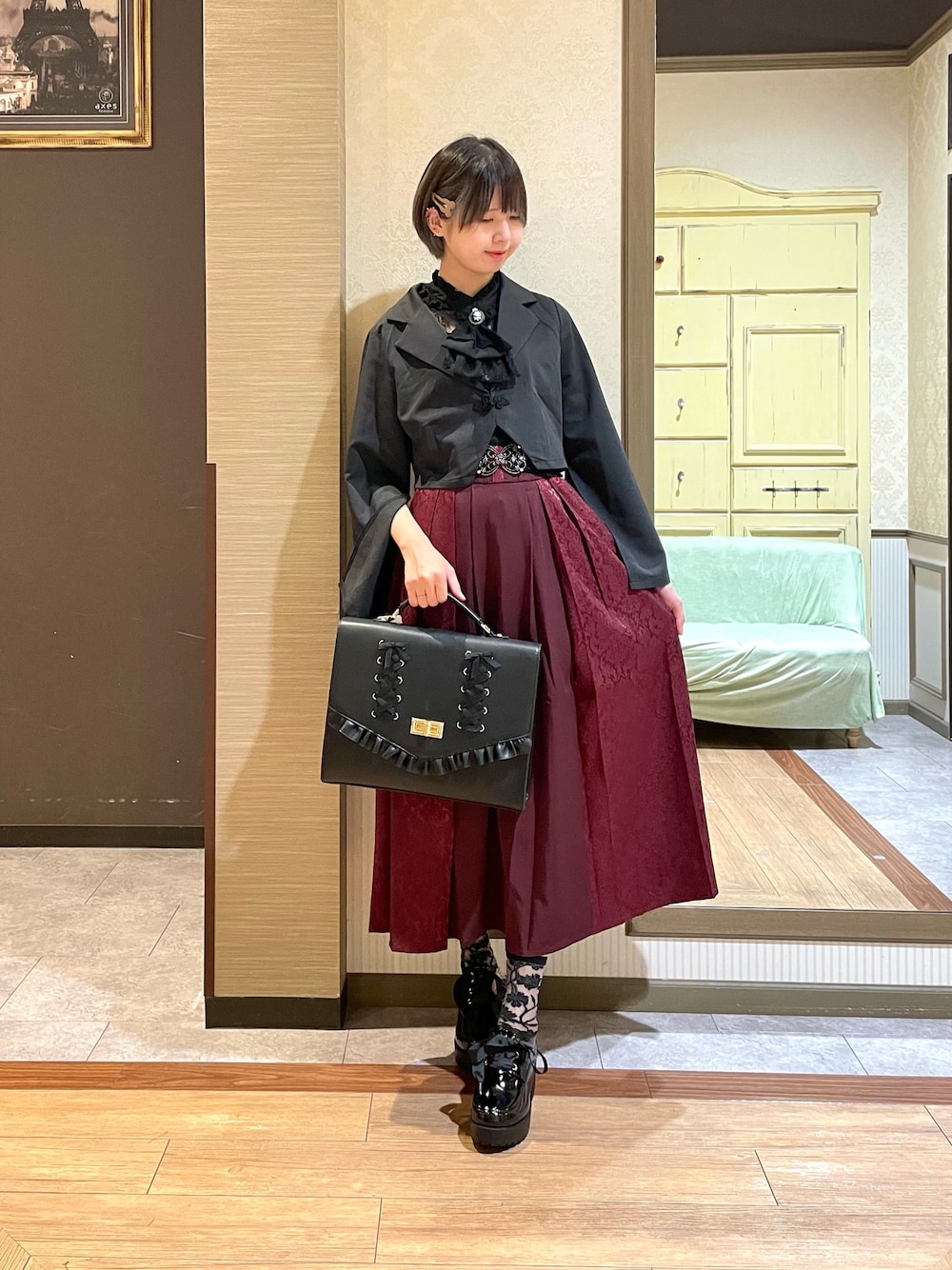 「axes femme、秋コーデ、チャイナ、ブラック」｜「axes femmeのレースアップ厚底シューズ（パンプス、ブラック系）」を使った、白あんさん（レディース・161cm）の秋コーディネートの1枚目の写真